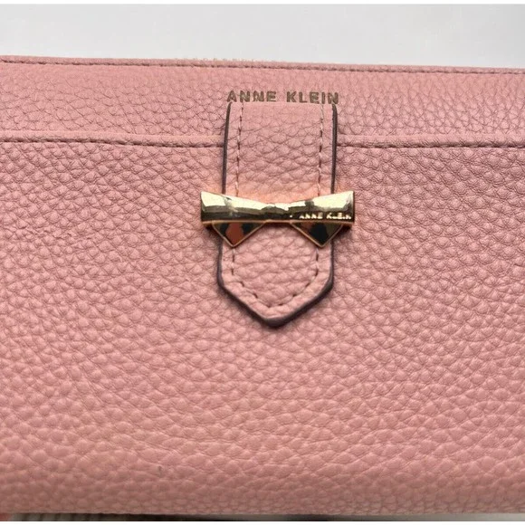 ✅SOLD Anne Klein Wallet Pale Pink Zip Around Gold Bow Pebble Texture - Picture 2 of 8